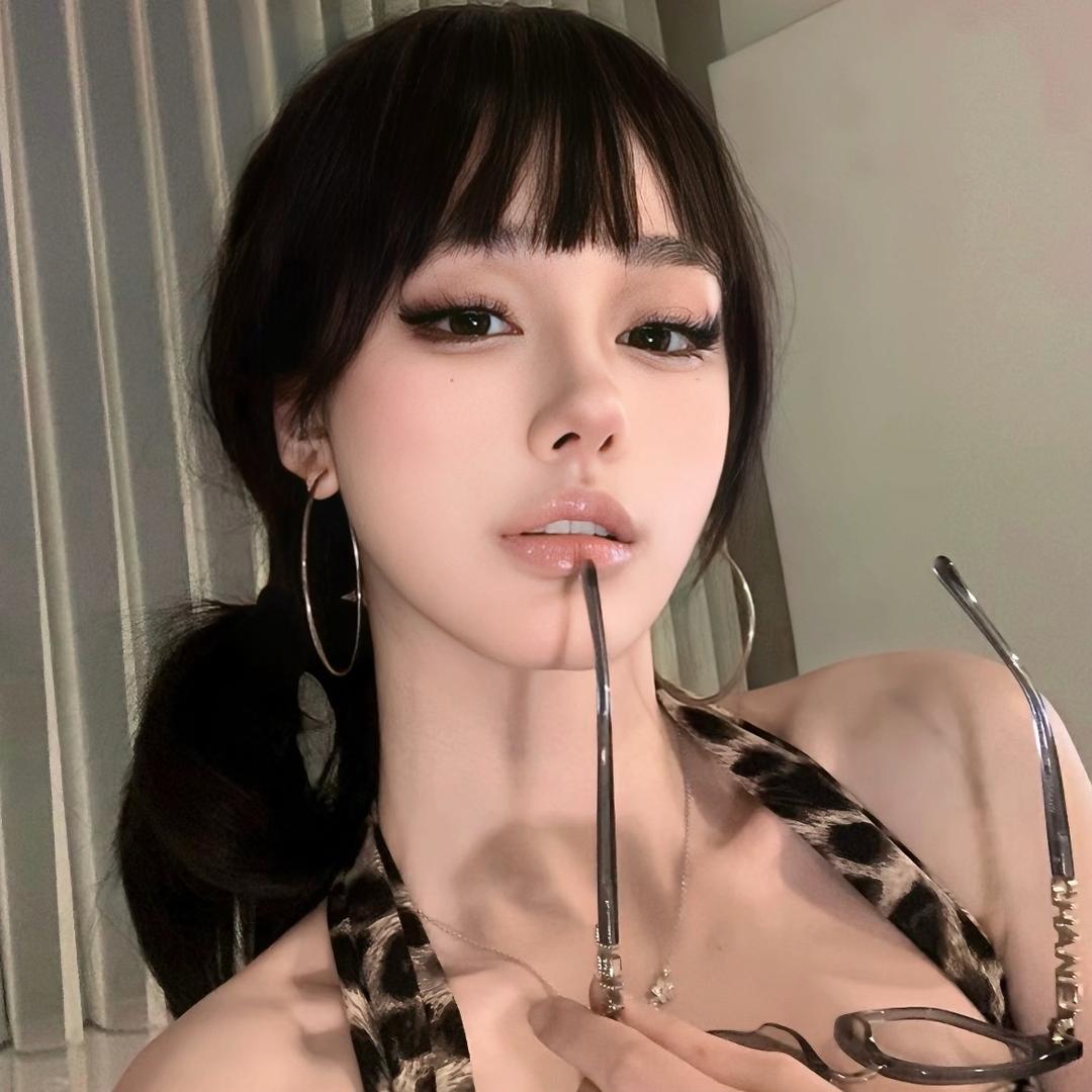 HUA HUA.