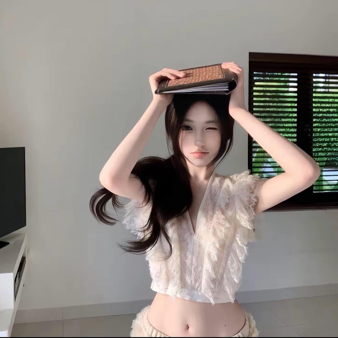 小怡睡醒了.