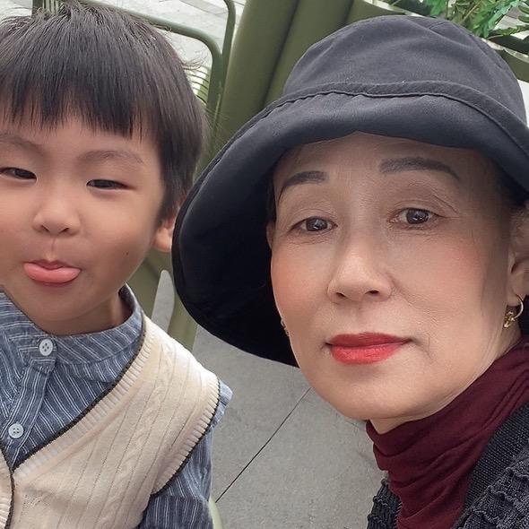 秋风🧍‍♂️开心外婆👵  🌹