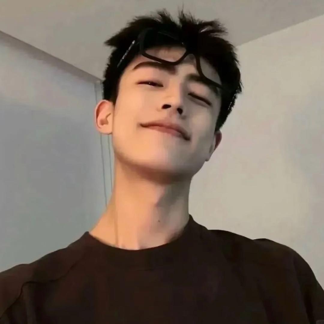 李宇航.