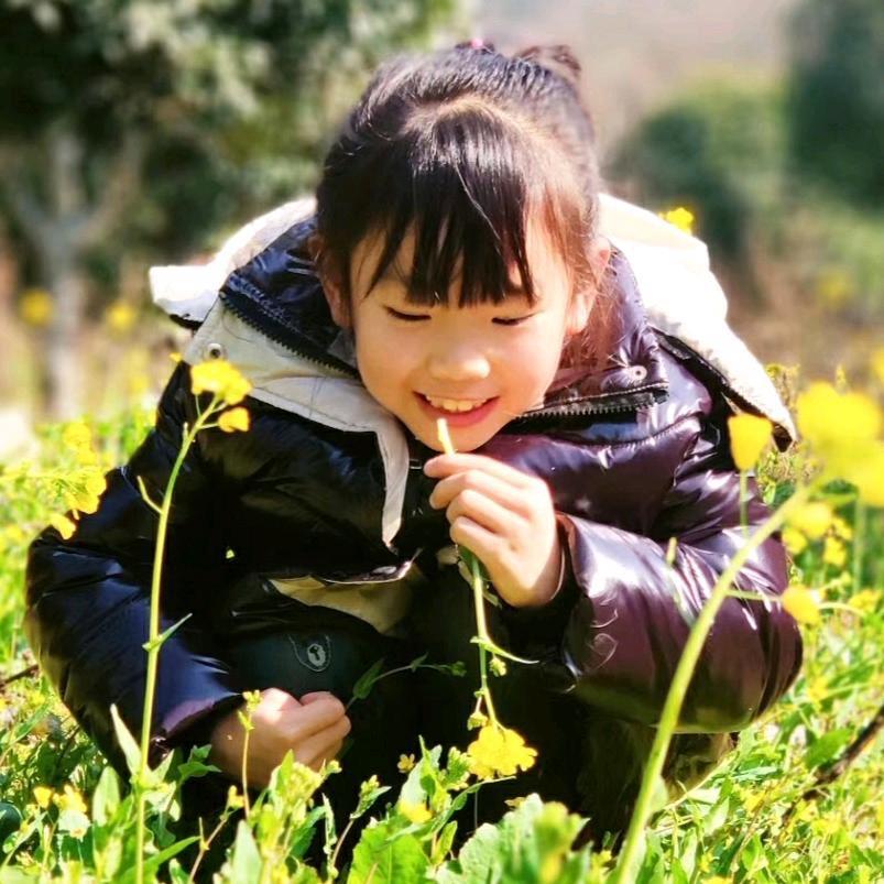 妮妮爱唱歌