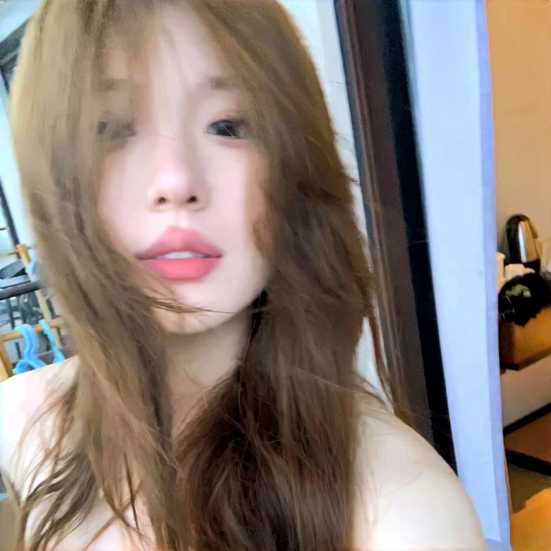 怡菲•