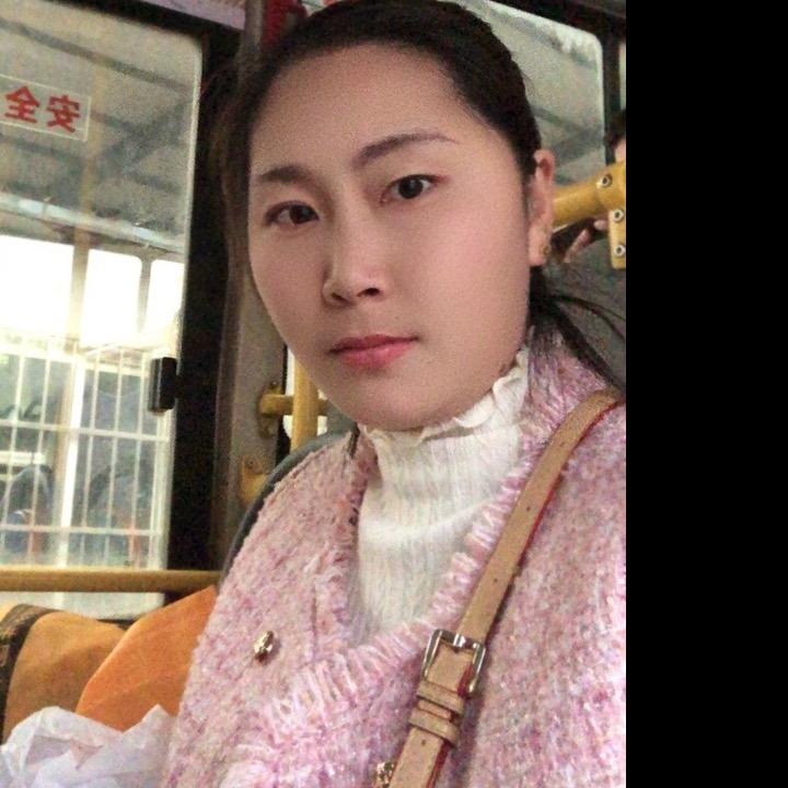 村里有个姑娘叫小芳？