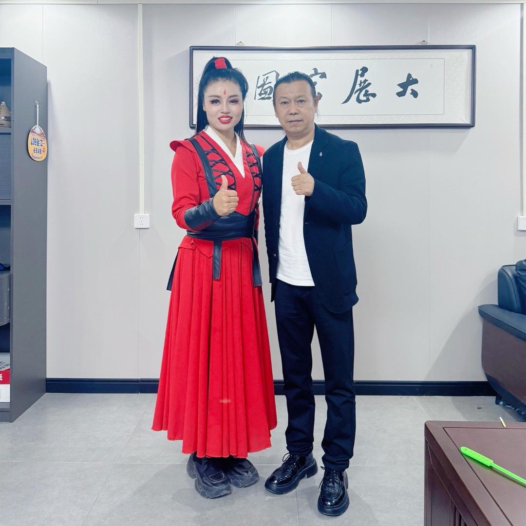 获嘉邓妞妞鼓舞团（团长：邓妞妞）