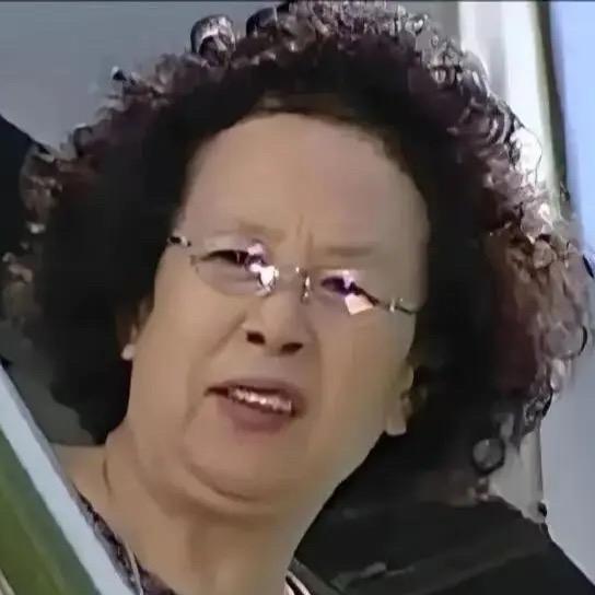 大胡子少女