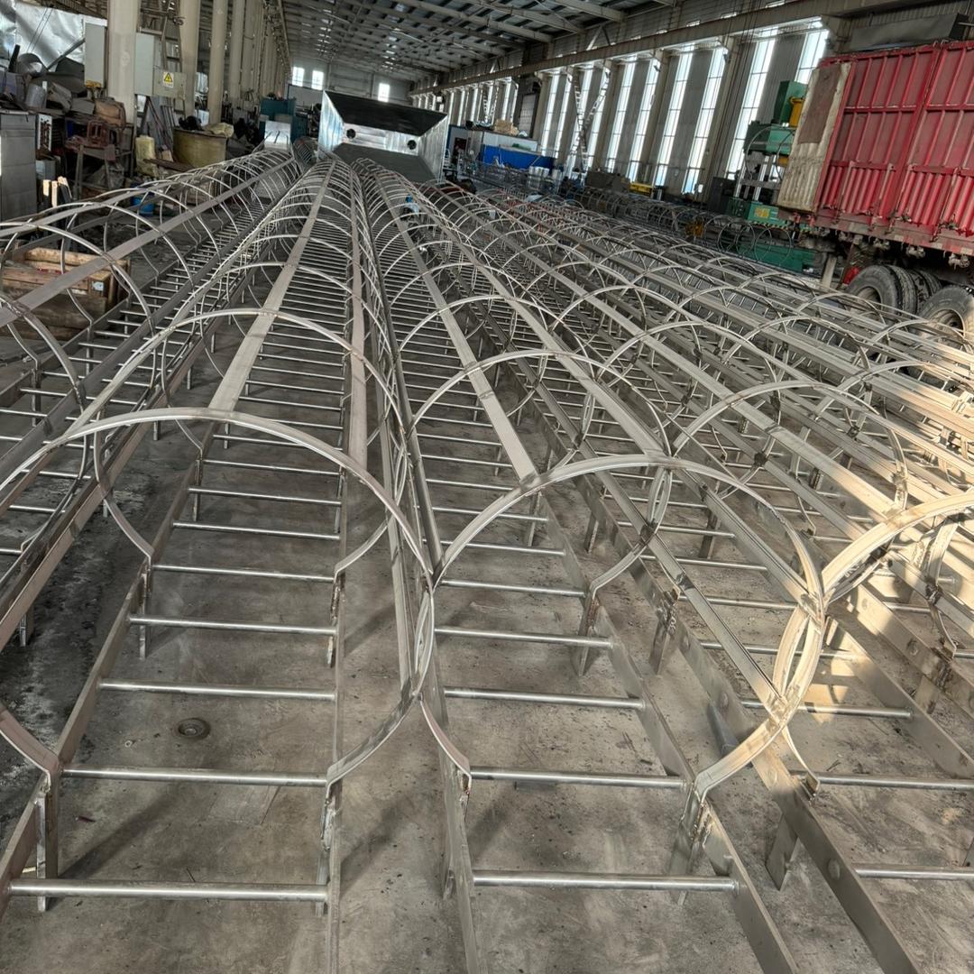 爬梯护笼A镀锌爬梯护笼A河北联鑫爬梯厂家