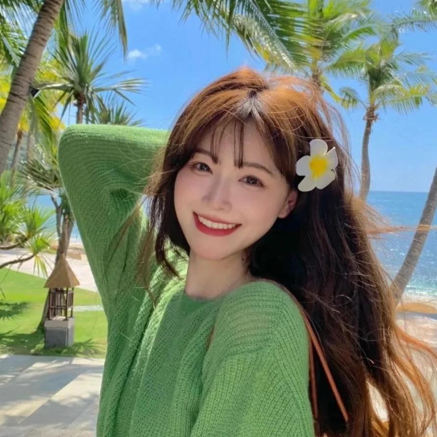 喝杯草莓奶茶吖