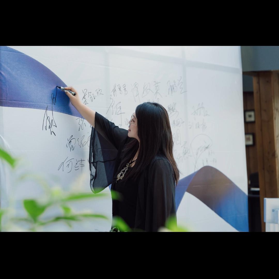 高安霸气姐杨琪新