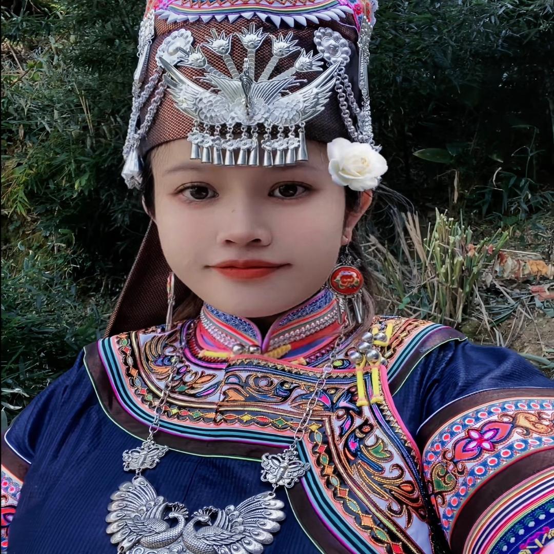 壮家虎牙妹