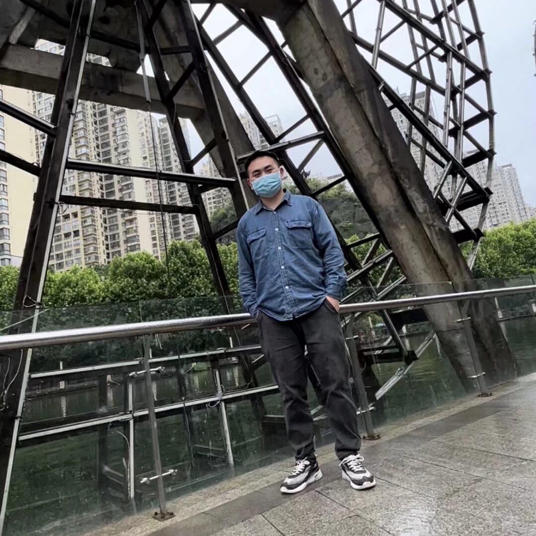 小志在阅山湖越簏