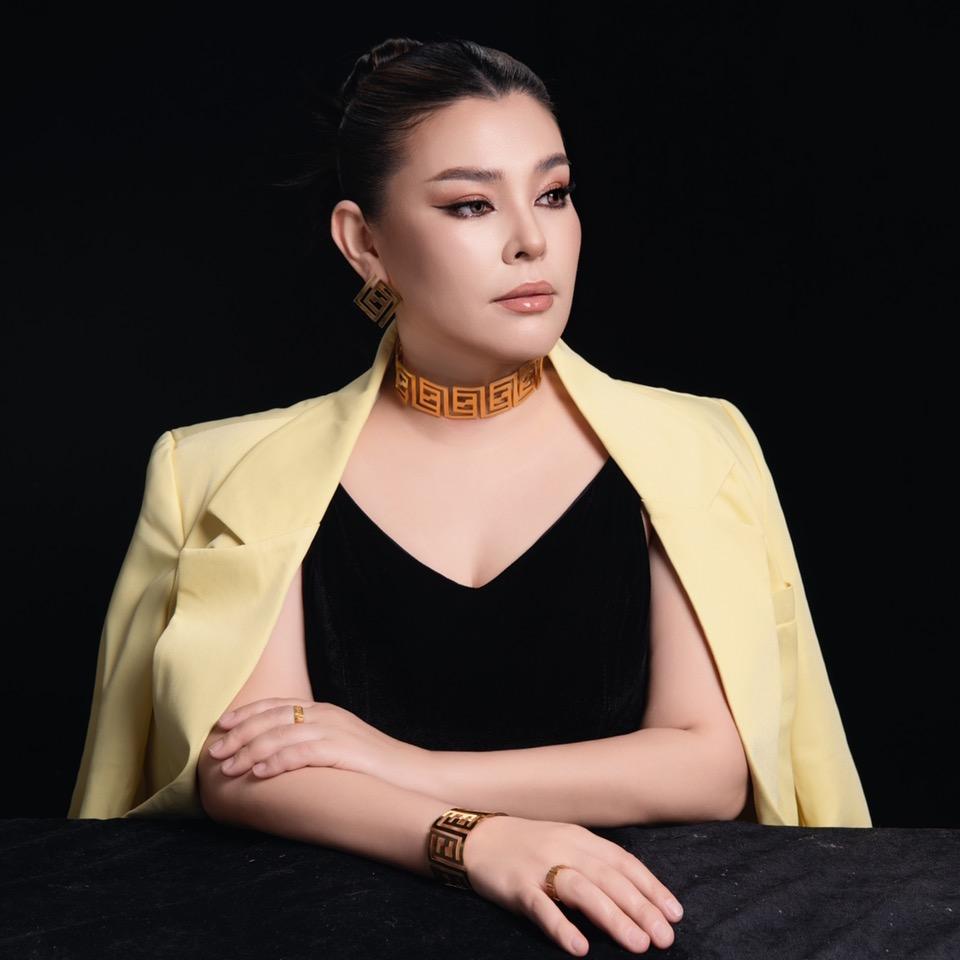 高级化妆师 拉拉 叶道婚纱摄影