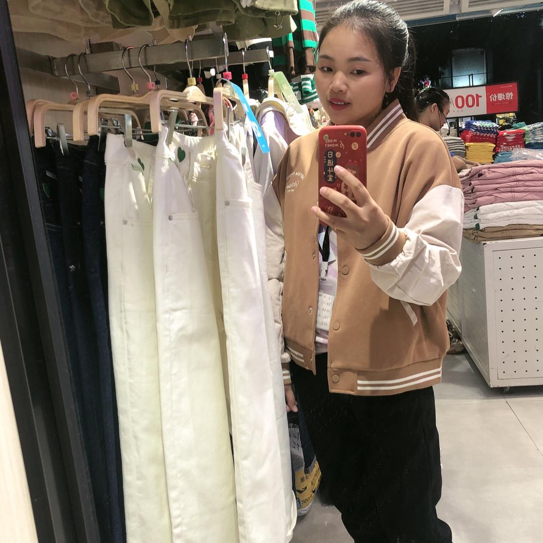 她😁