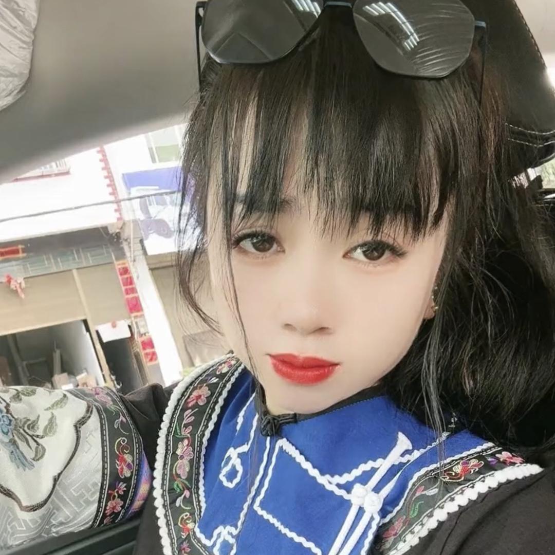 兰依仿民族服饰