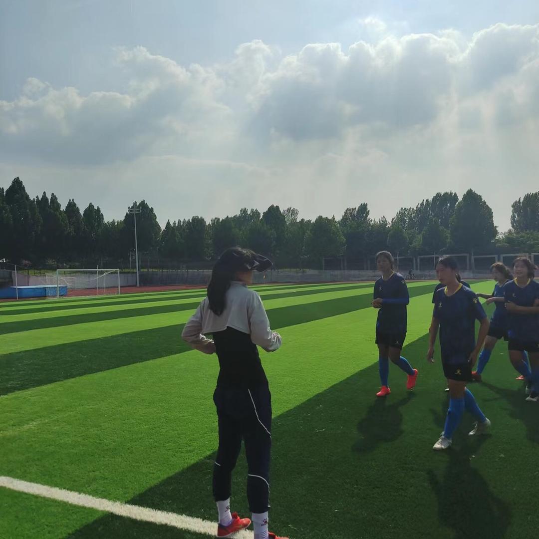 踢足球的姜老师