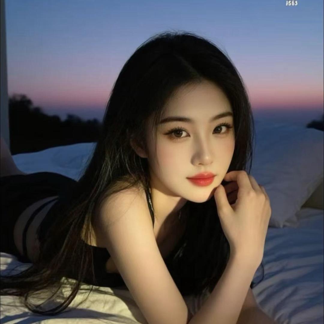 洛小汐。