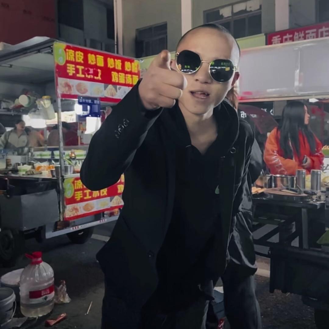 贵州外星人刀哥