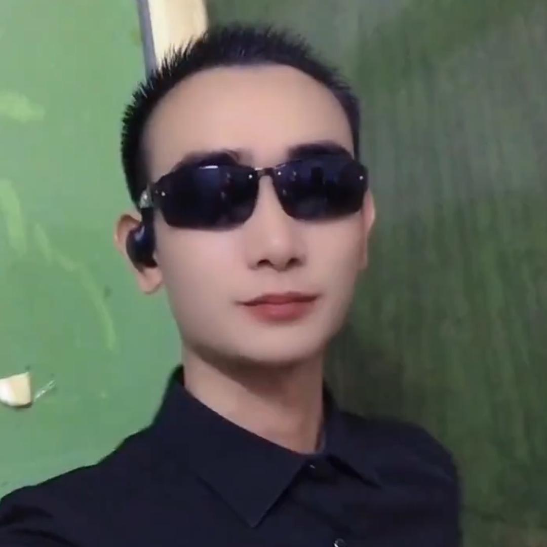 只想冷静