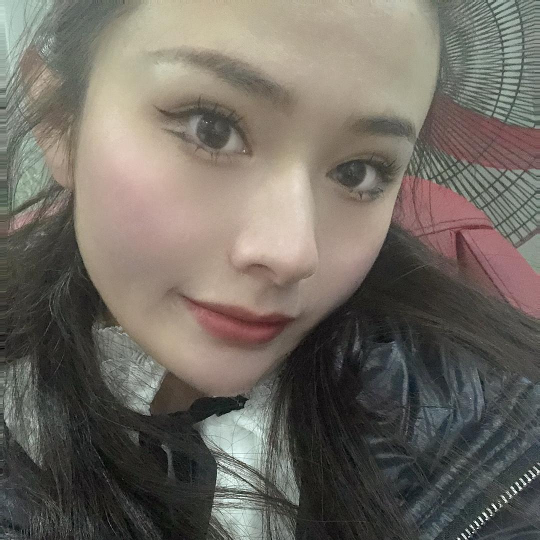 养鸽子的小姐姐