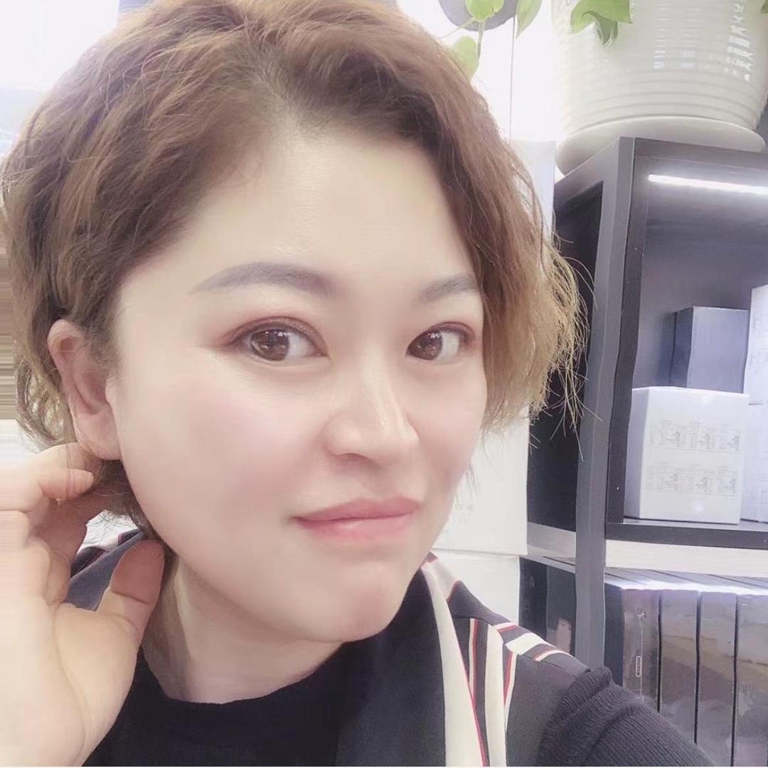 天彩名妆集合店