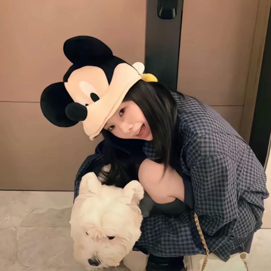 人傻嘴不甜长的普通还没钱.