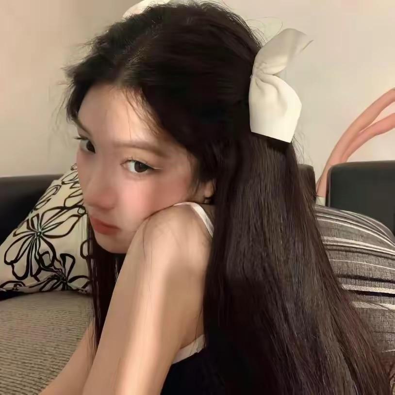 在卖牛仔的小女孩