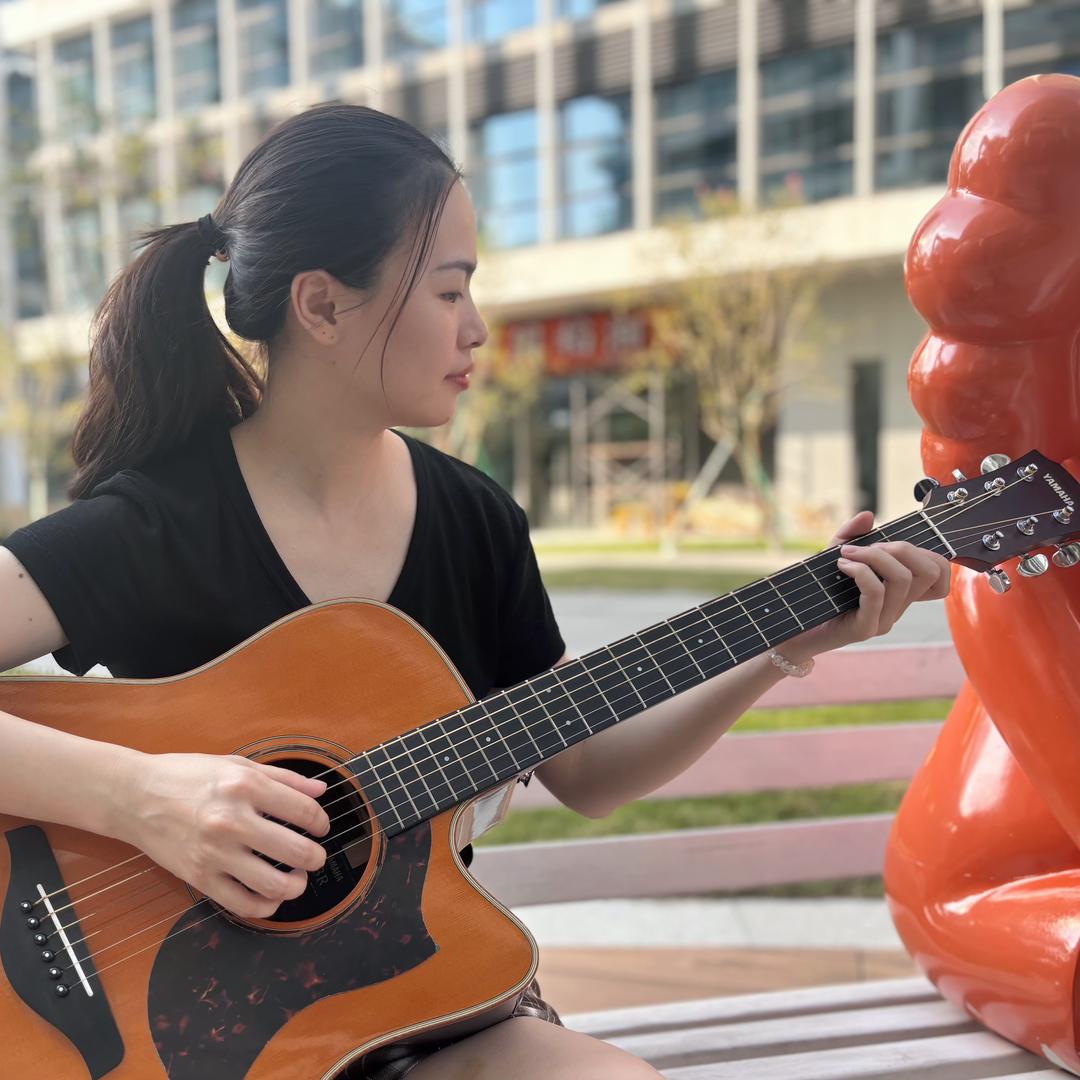 瓶子学吉他