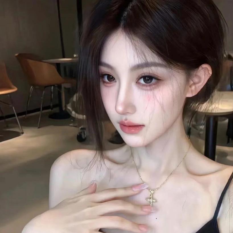 上官子怡🍓.
