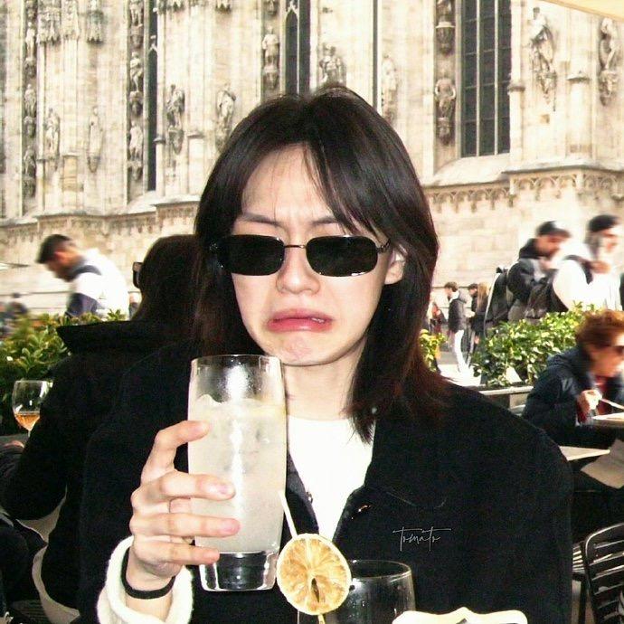 曲英俊（酗酒中）