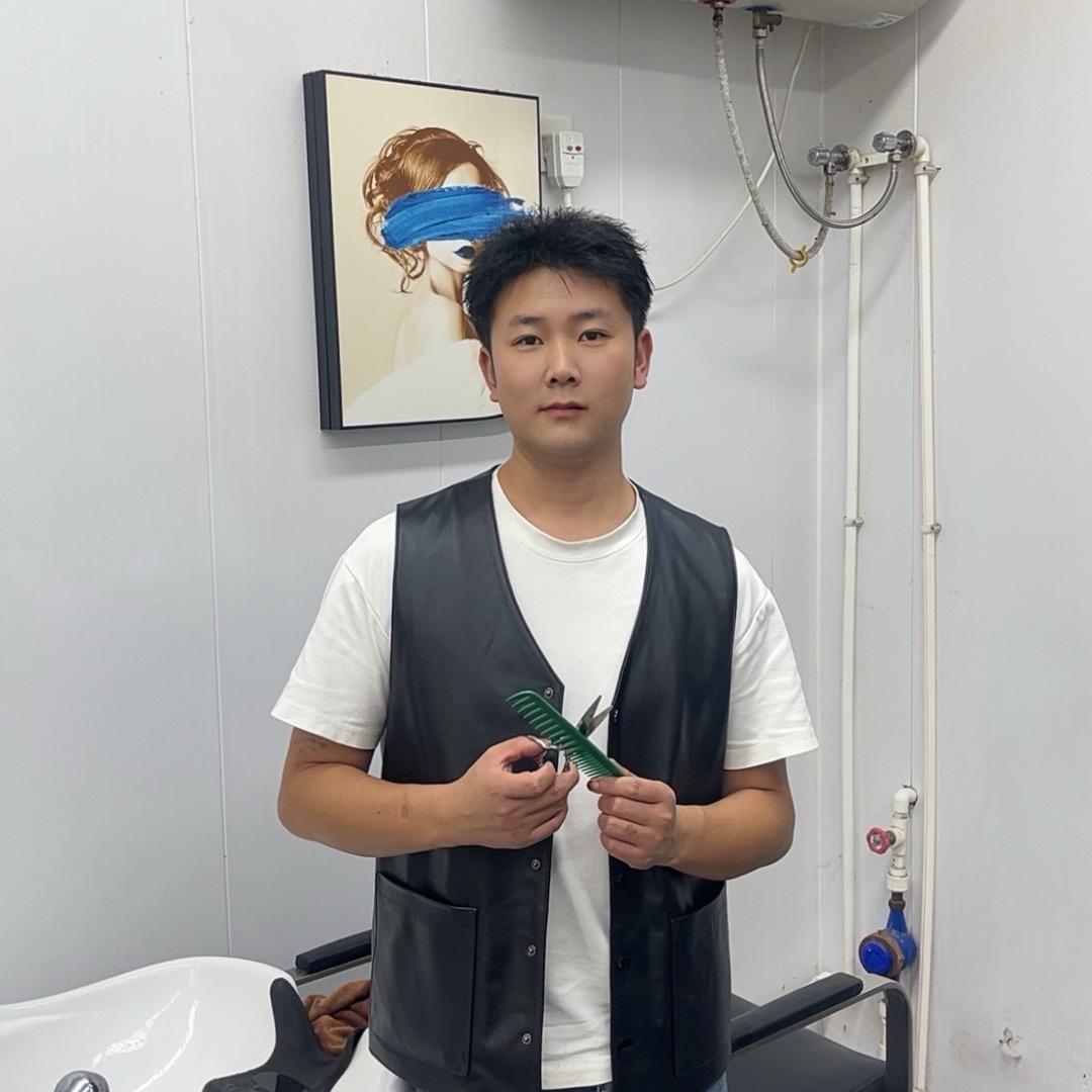 马陵山镇💈星期8烫染工作室💈