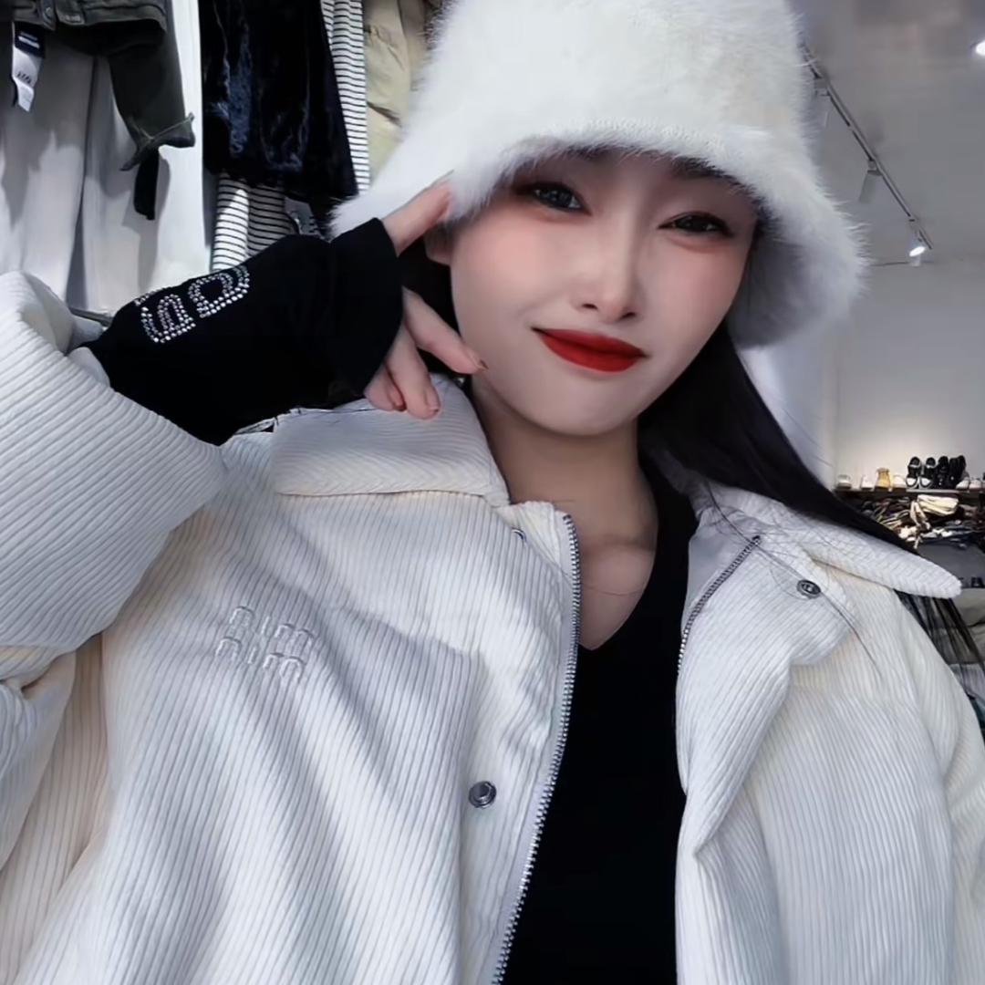 洛宁延滨市场棒棒糖女装。