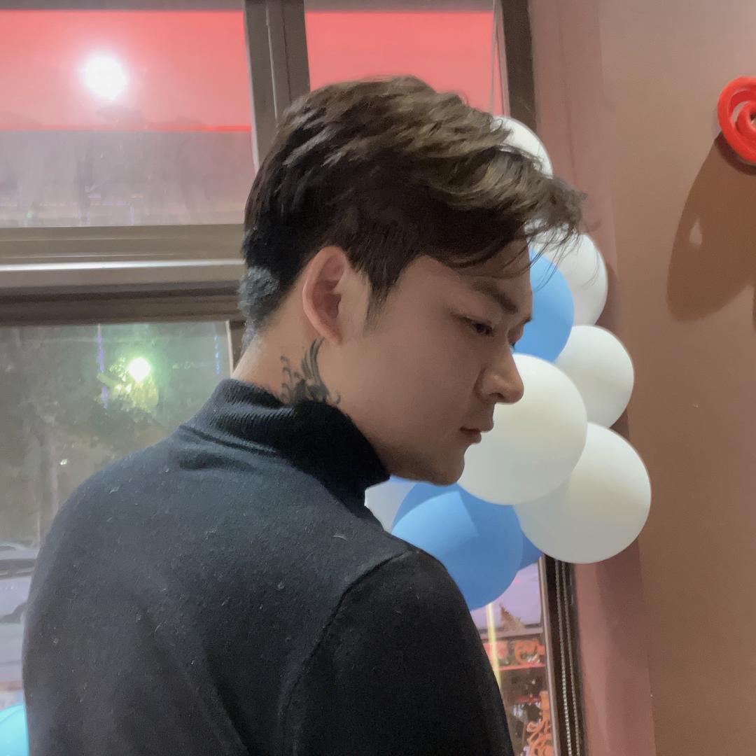 一本正经的轩哥