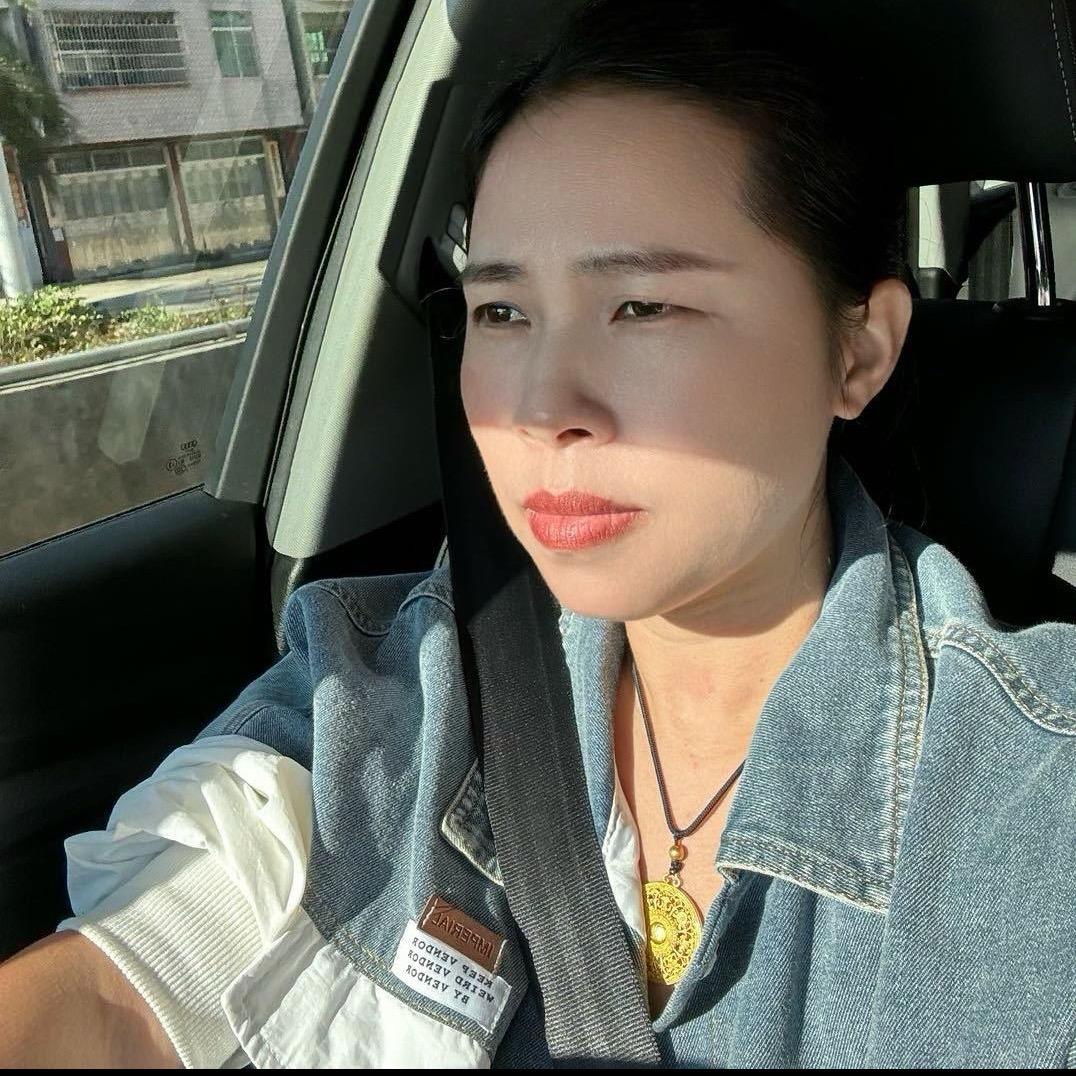 化州娟子（香油在橱窗）