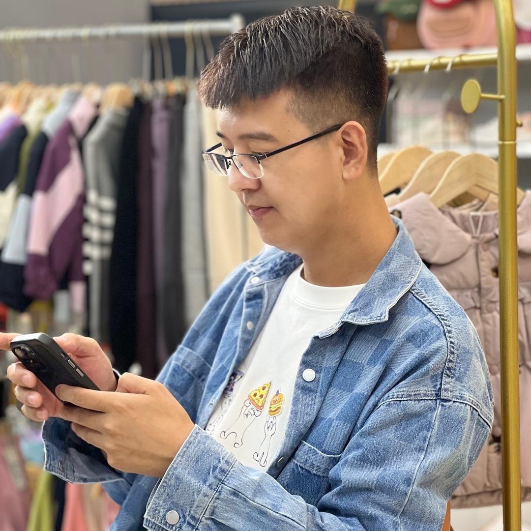 笨蛋熊折扣童装店