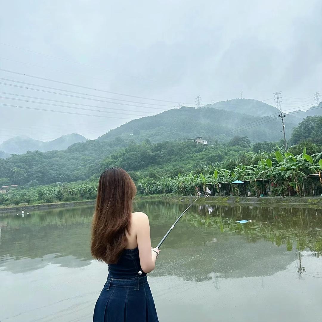 翠花爱钓鱼
