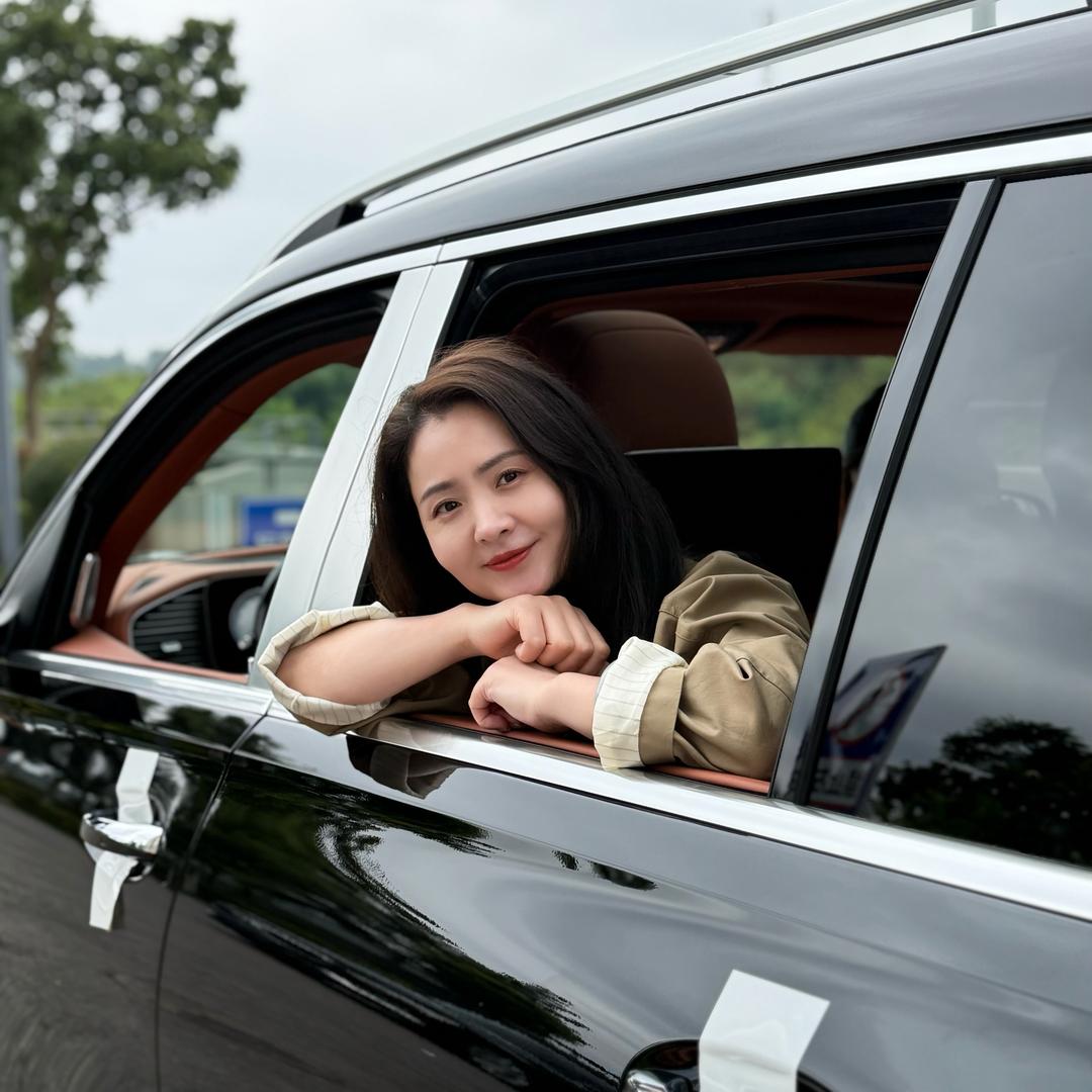 宾驰名车（老板娘）