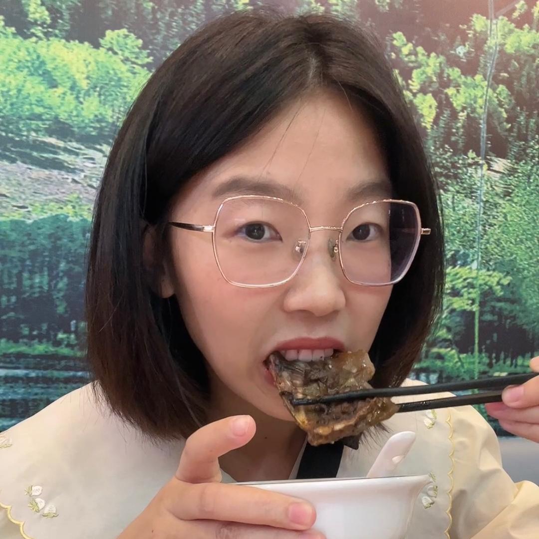 波比吃饭啦