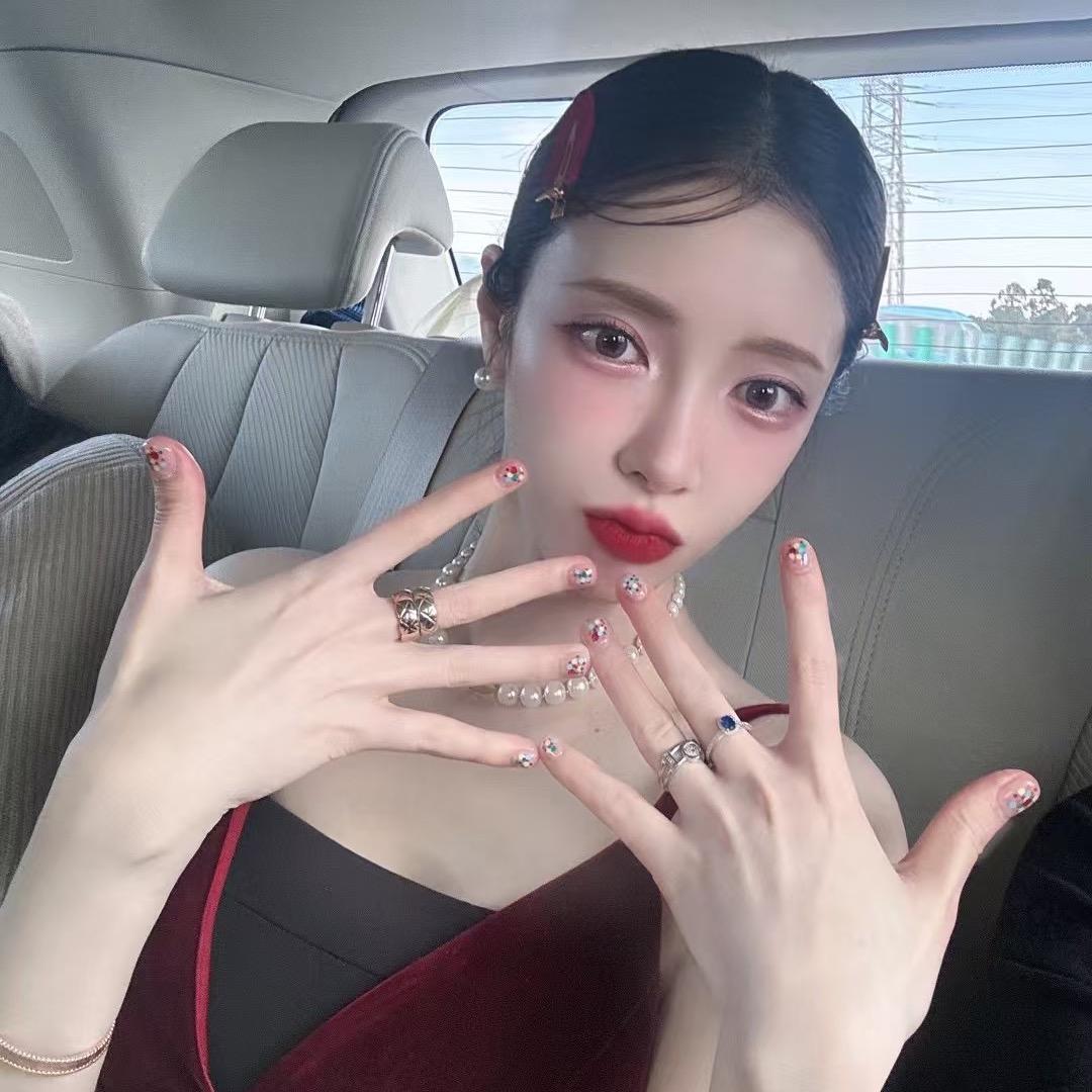 时仁欧尼彩妆店