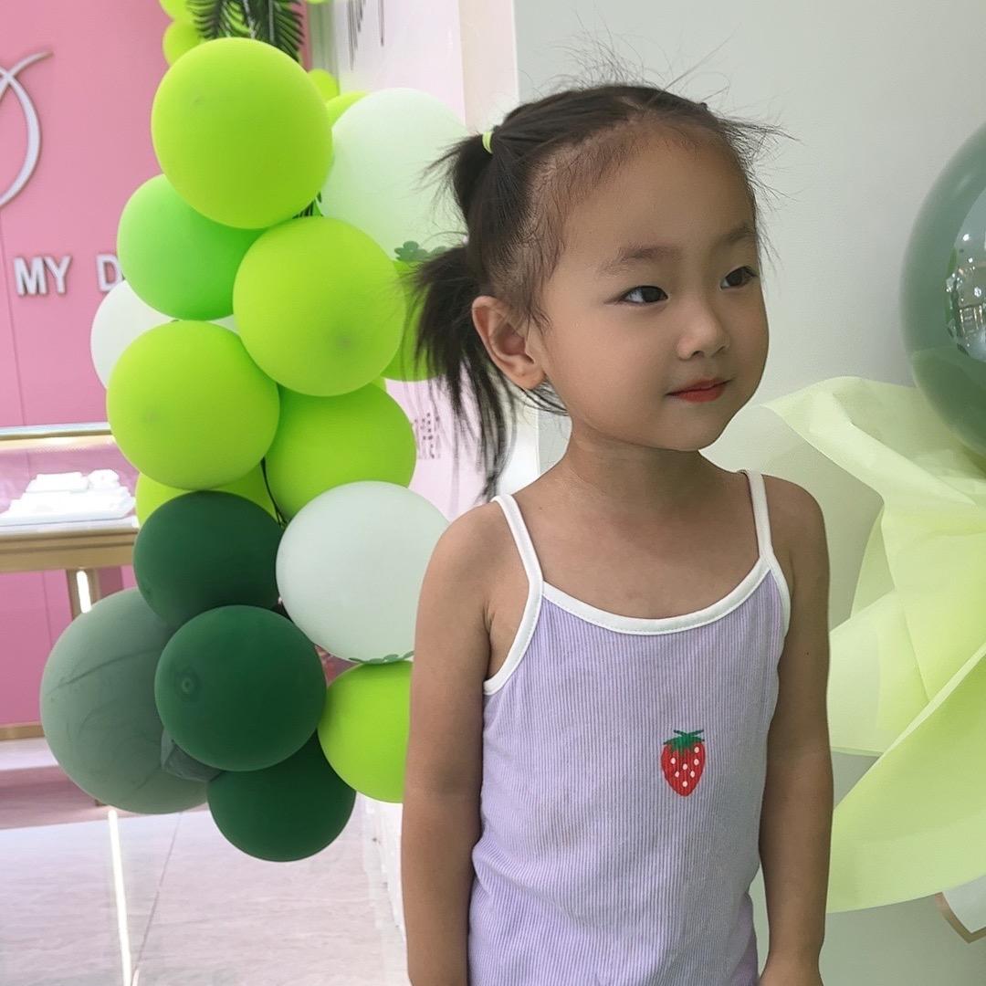 小鹿彤彤