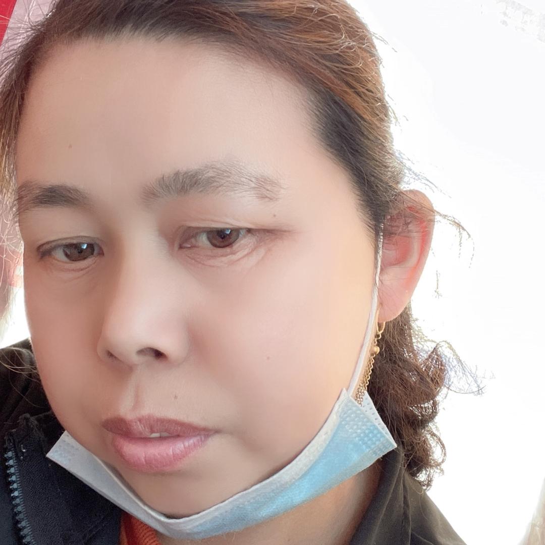 微微一笑，（橱窗有惊喜）