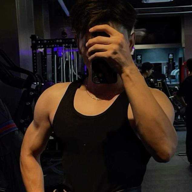 速写老师爱健身。