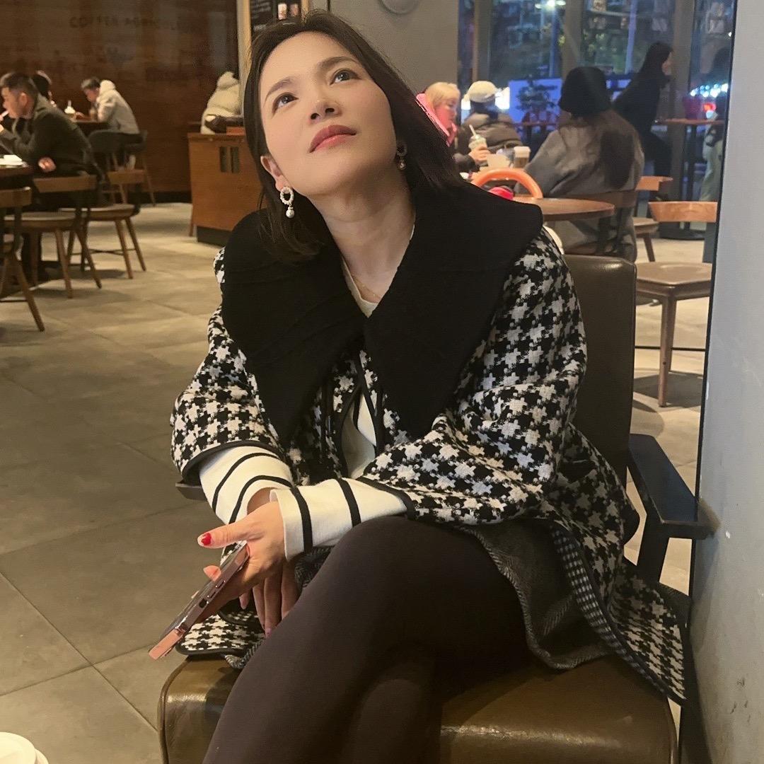 晓霞吃饭啦……