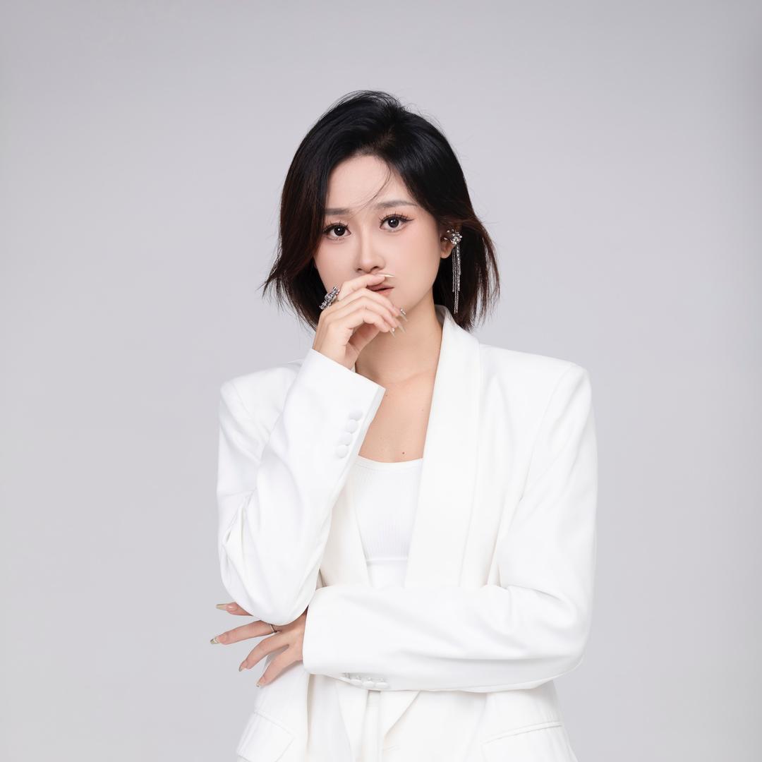化妆师小美