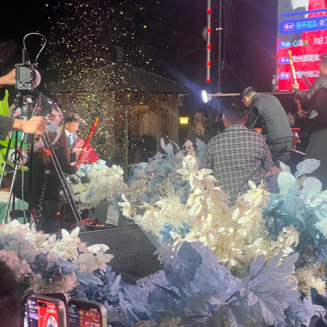 许华升28号13周年户外演唱会现场老头～