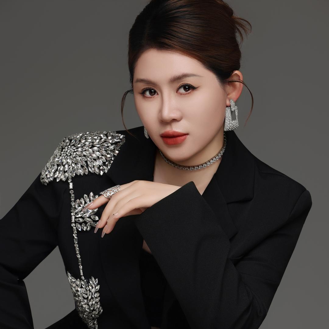 本色纹绣梅子老师