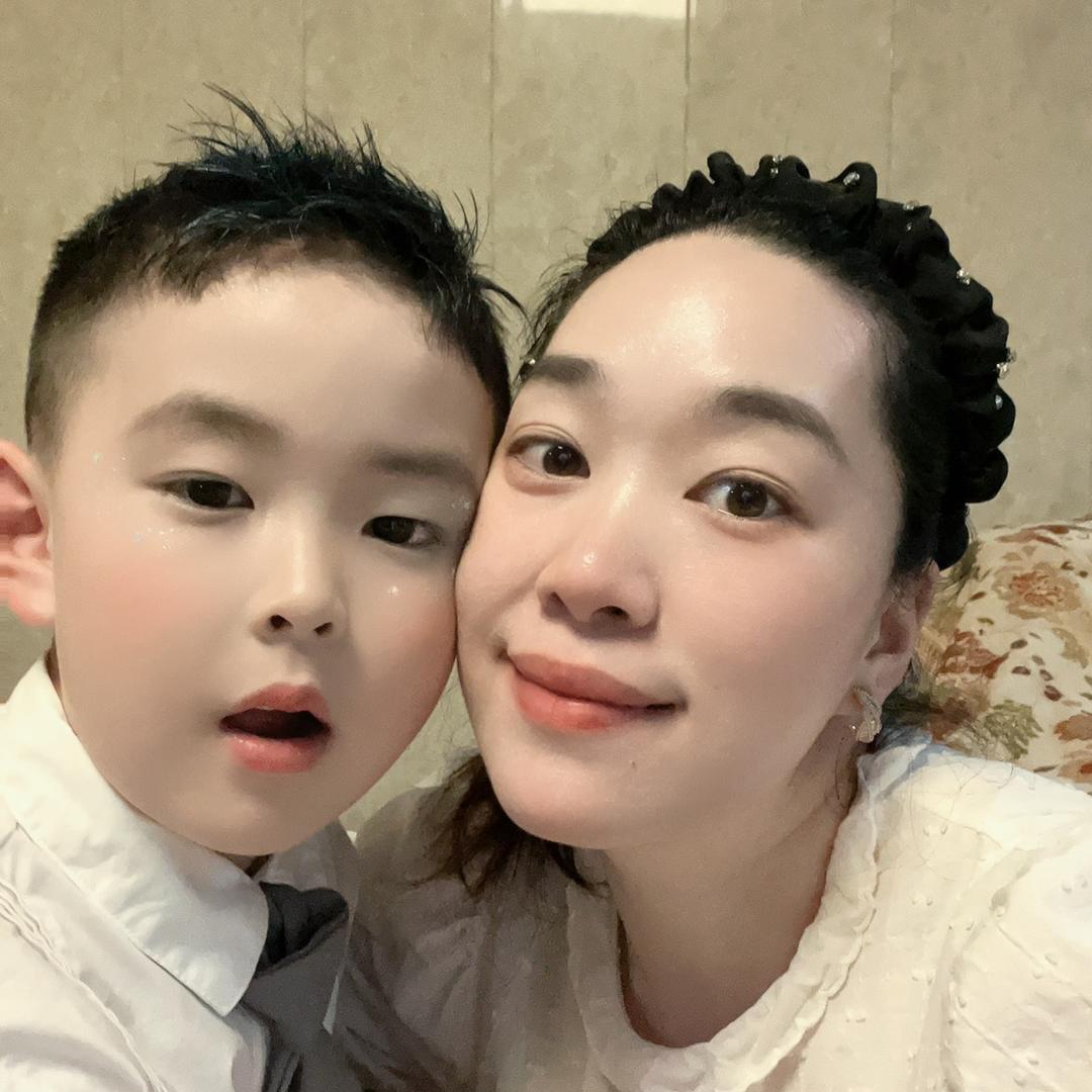 从小爱画画的牛子