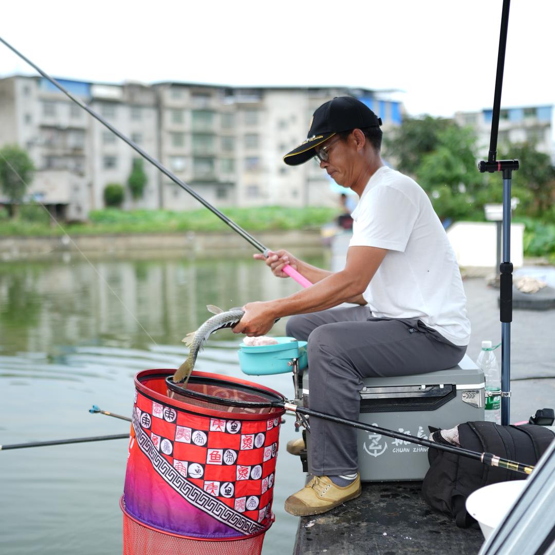 厂长去钓鱼🎣