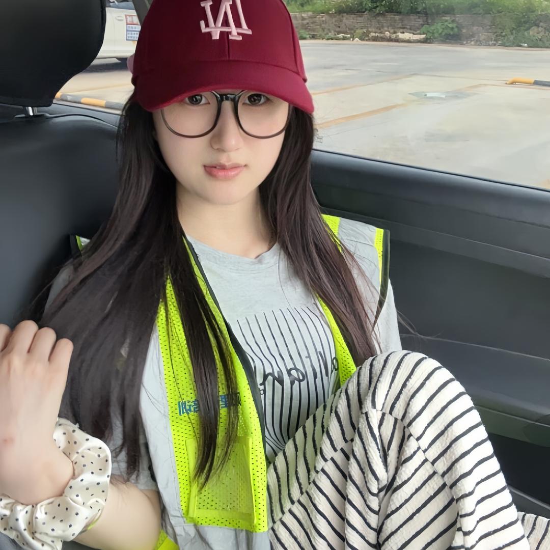 柳州牛牛驾培-小灵.