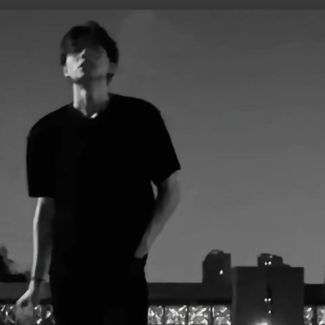 L佳奇.