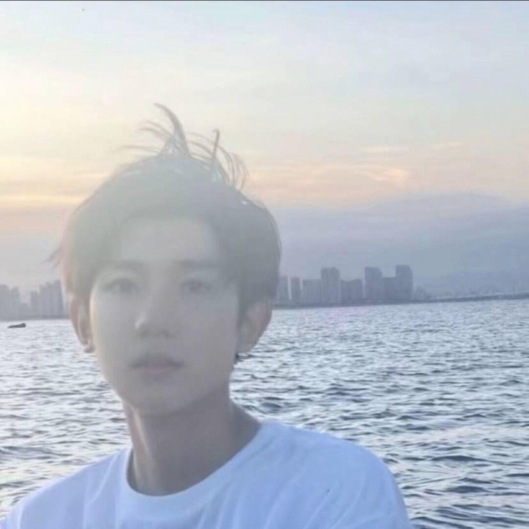 哥哥你看她.（见过王源版）