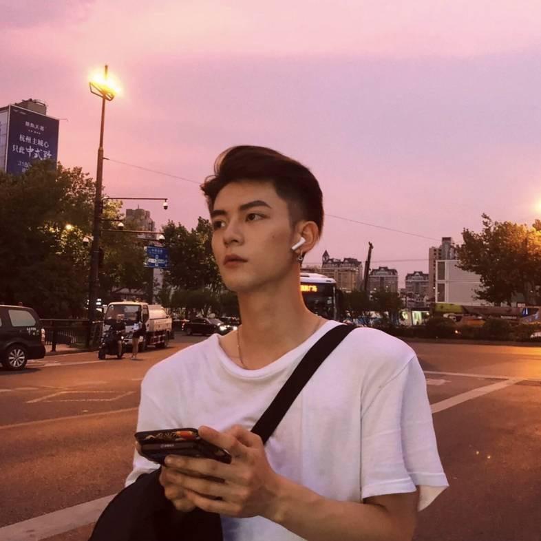 傲